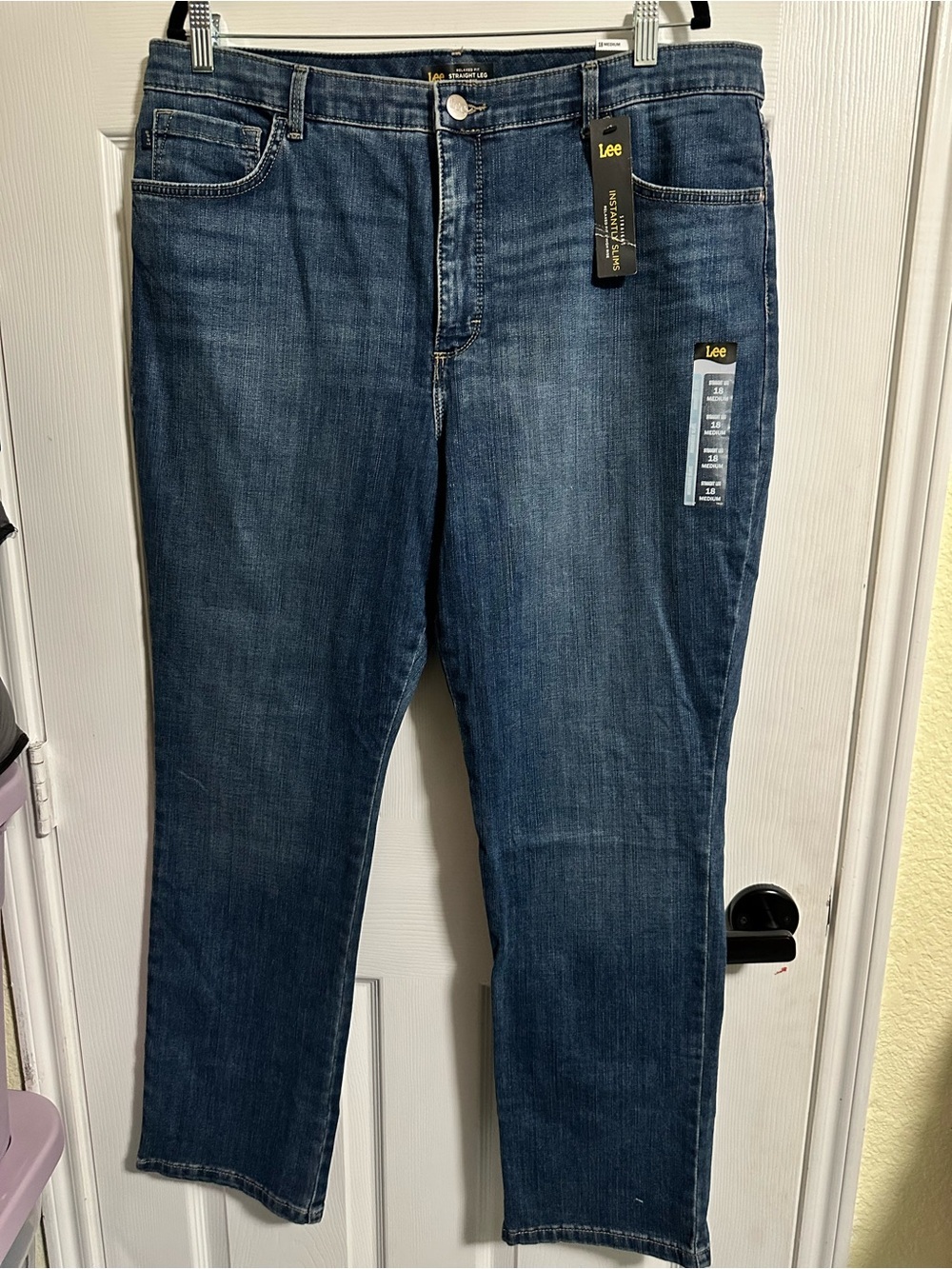 Lee High Rise Women's Jeans - Relaxed Fit - Straight Leg - Instantly Slims 18 M